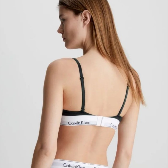 Calvin Klein bralette επενδυμένο σε μαύρο χρώμα με λευκό λάστιχο στο κάτω μέρος. 53%cotton,35%modal,12%elastane QF5650E UB1