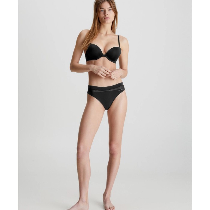 Calvin Klein σουτιέν push-up σε μαύρο χρώμα QF7578E UB1.80%nylon,20%elastane.